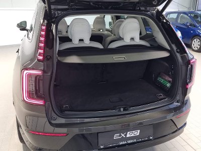 VOLVO EX90