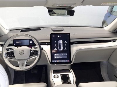 VOLVO EX90